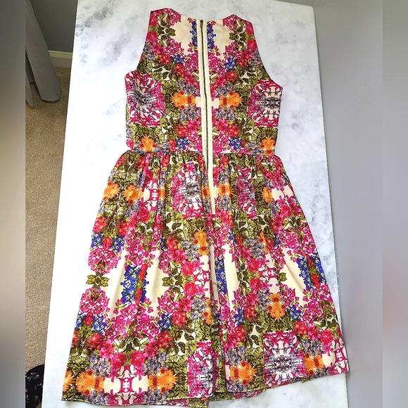 Floral Dress - Picture 5 of 8